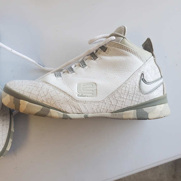 Nike Other - Nike LeBron Zoom Solider 2 Basketball Shoes